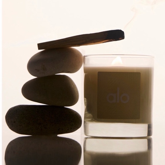 ALO Yoga Signature White Candle NIB - Picture 2 of 2